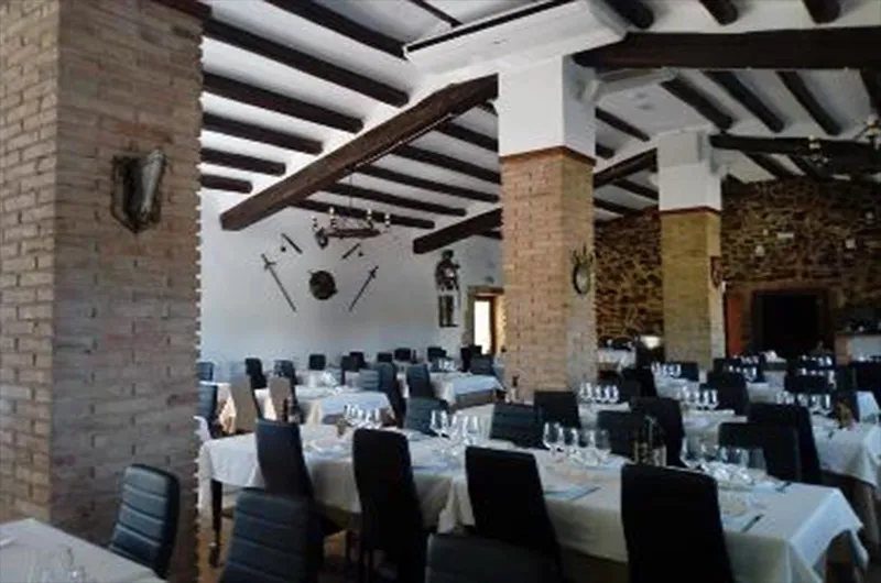 interior restaurante en Montbrió Torre dels Cavallers